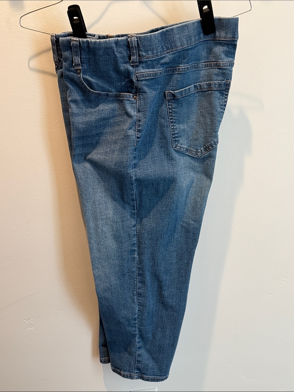 Classic Women’s Blue Capri Denim Jeans